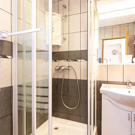 1 Bedroom Beautiful In *