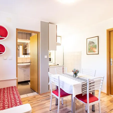 Appartement 1 Bedroom Beautiful In Seline