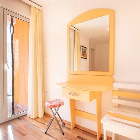 Appartement 1 Bedroom Beautiful In Seline